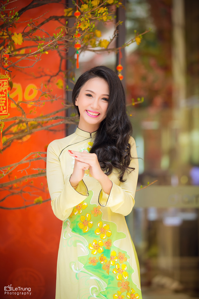 少婦把腿扒開讓我添69式mv